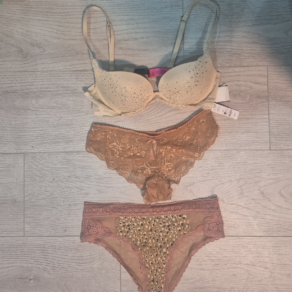 La SENZA Cream and Gold Bra Set